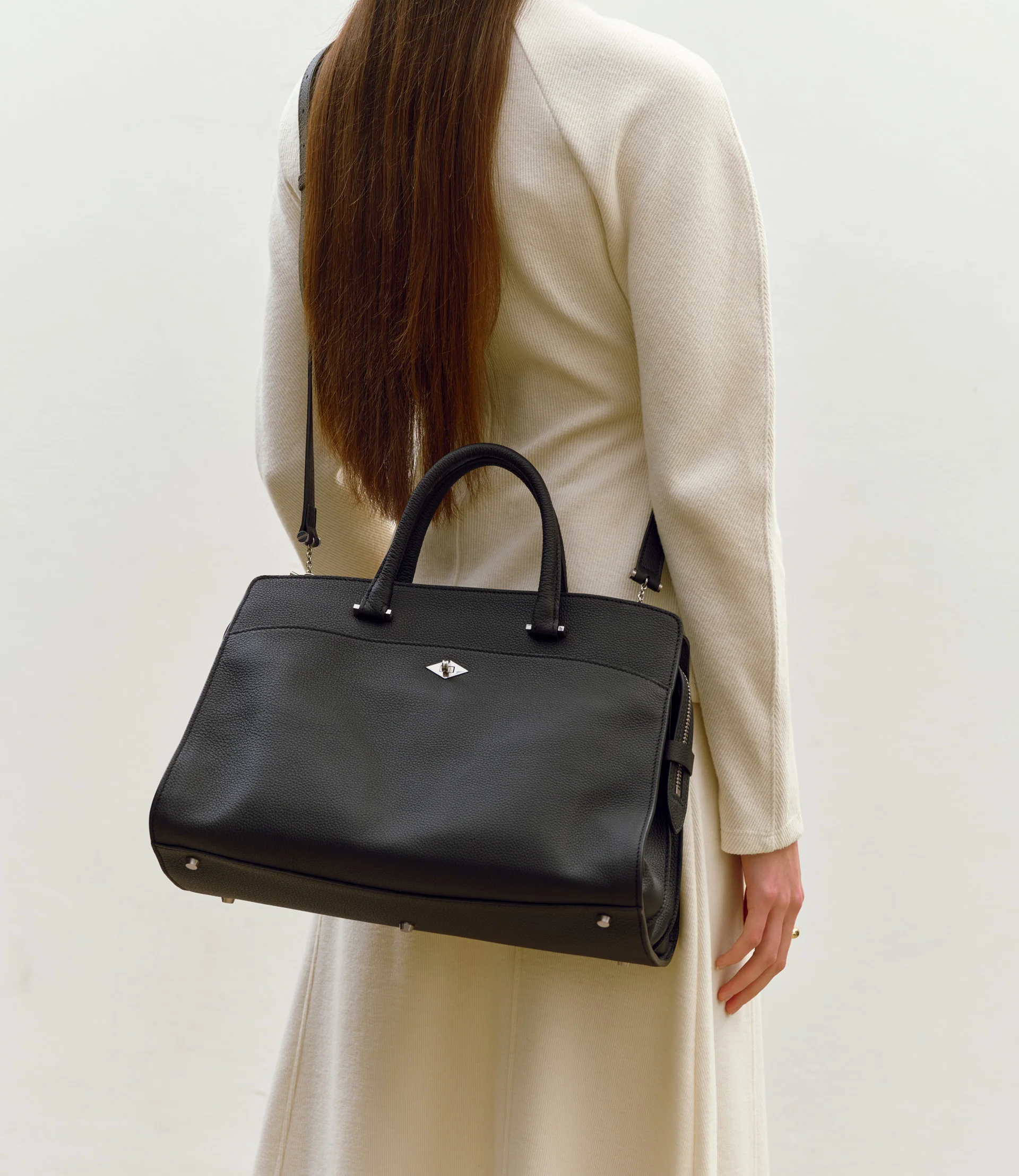 Private Eye Soft Grain Leather Black - Image 4